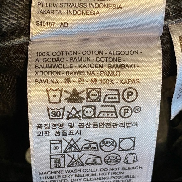 Levi Strauss & Co. size 29 Women’s Black Distressed Denim Cutoff Jean Shorts - Picture 6 of 6